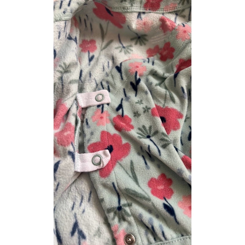 9 month girl’s fleece footed sleeper with snaps - Picture 6 of 7